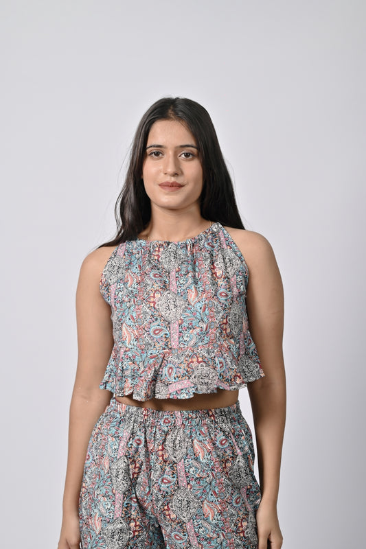 Chic Floral Crop Top and Pants Set